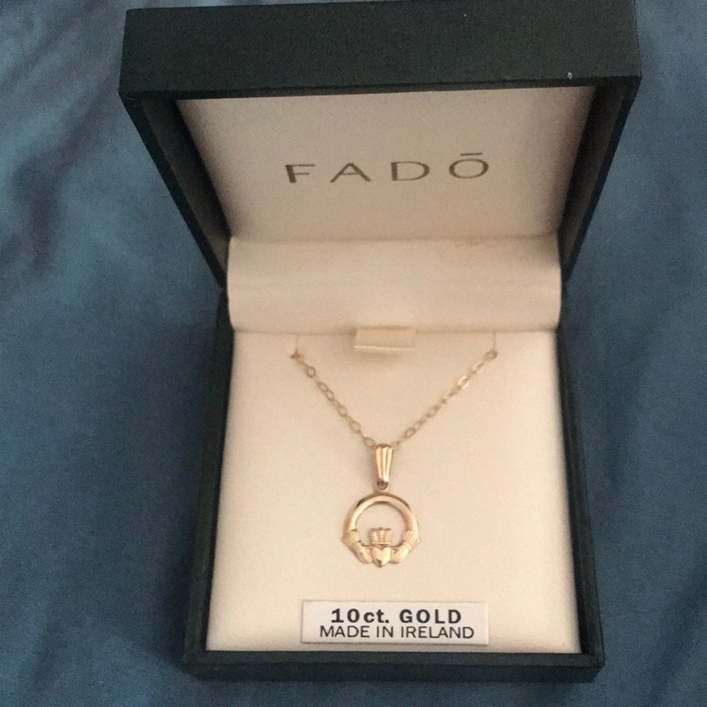 10CT Gold Chain with Claddagh Charm